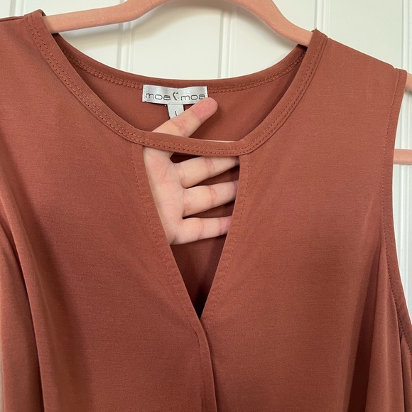 Moa Moa Top Rust Wrap With Cutout Size Large tank sleeveless blouse draped - Picture 5 of 9